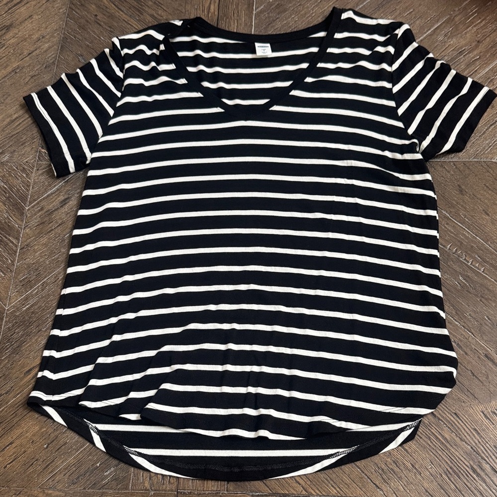 Old Navy Black & White Striped Luxe V-Neck Women's Tee - Size Small